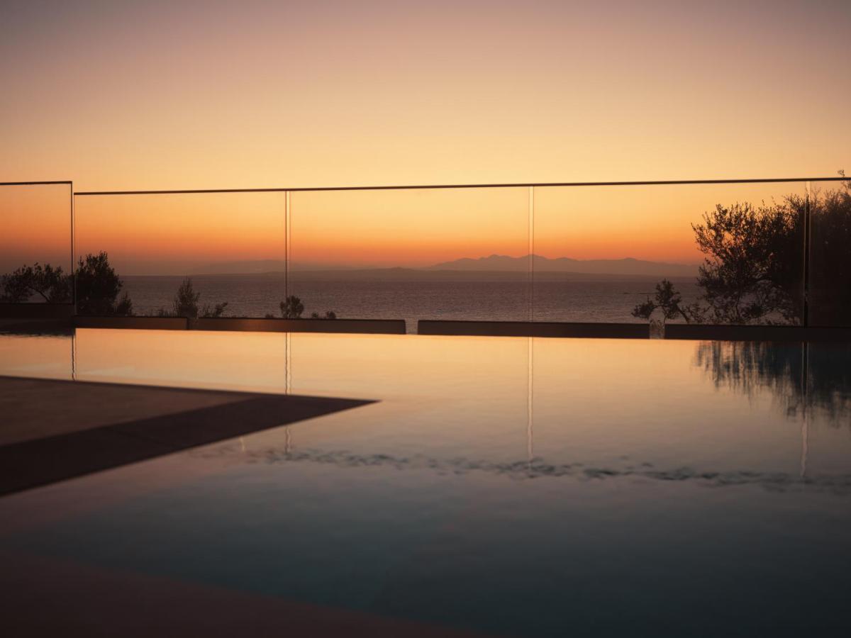 Uparati Villa - Hilltop Sea View Retreat 티실리비 외부 사진